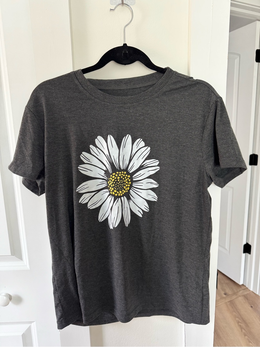 Charcoal Daisy Graphic Tee - White & Yellow Daisy